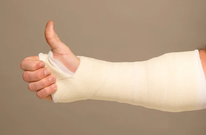 El Bileği Kırığı İlk Yardım: Belirtiler ve Acil Müdahale